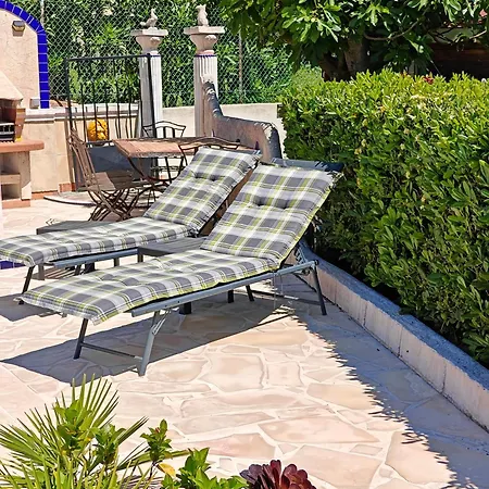 Guest house Plein Sud-piscine-spa-climatisation-parking Prive-calme Et Detente